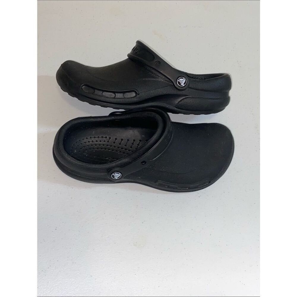 Crocs Women Unixes Size 10 Mens Size 8. shoes